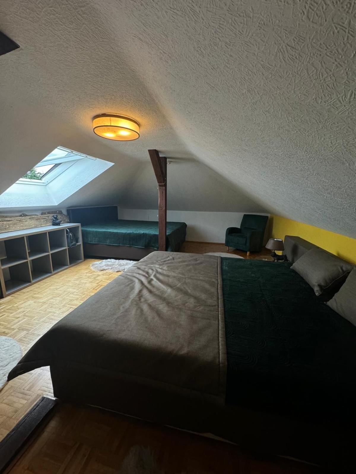Exklusives 2 Dachstudio Mit Kamin Perfekte Lage Fuer Phantasialand Und Koeln Messe Inkl Parkplatz Und Vollausstattung *