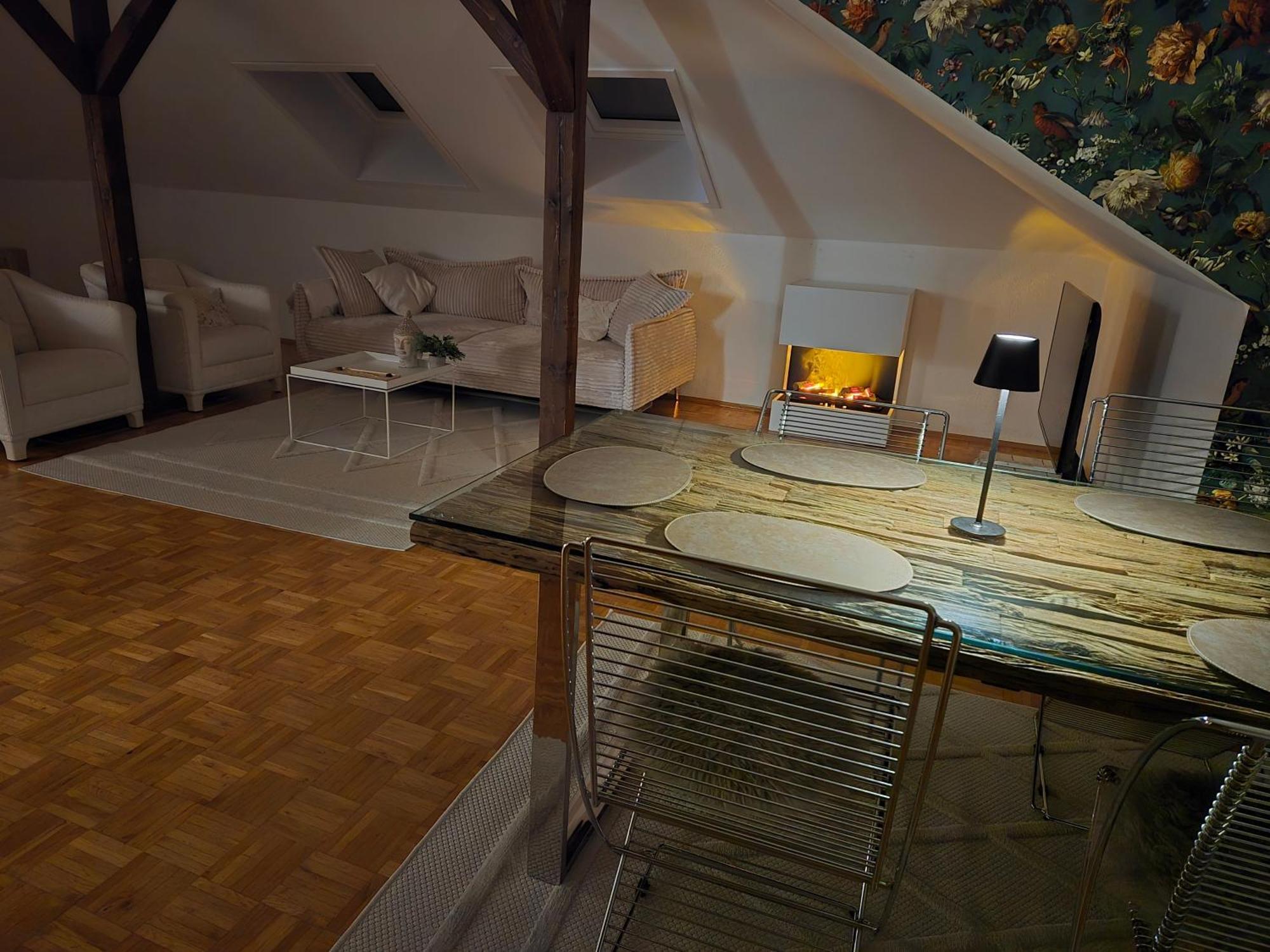 Exklusives 2 Dachstudio Mit Kamin Perfekte Lage Fuer Phantasialand Und Koeln Messe Inkl Parkplatz Und Vollausstattung Apartment *