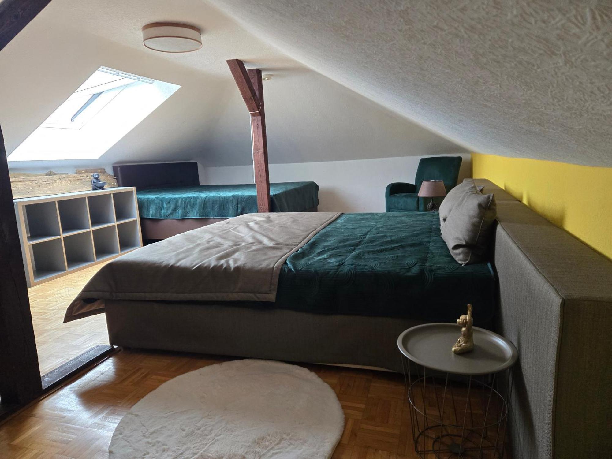 Apartment Exklusives 2 Dachstudio Mit Kamin Perfekte Lage Fuer Phantasialand Und Koeln Messe Inkl Parkplatz Und Vollausstattung *