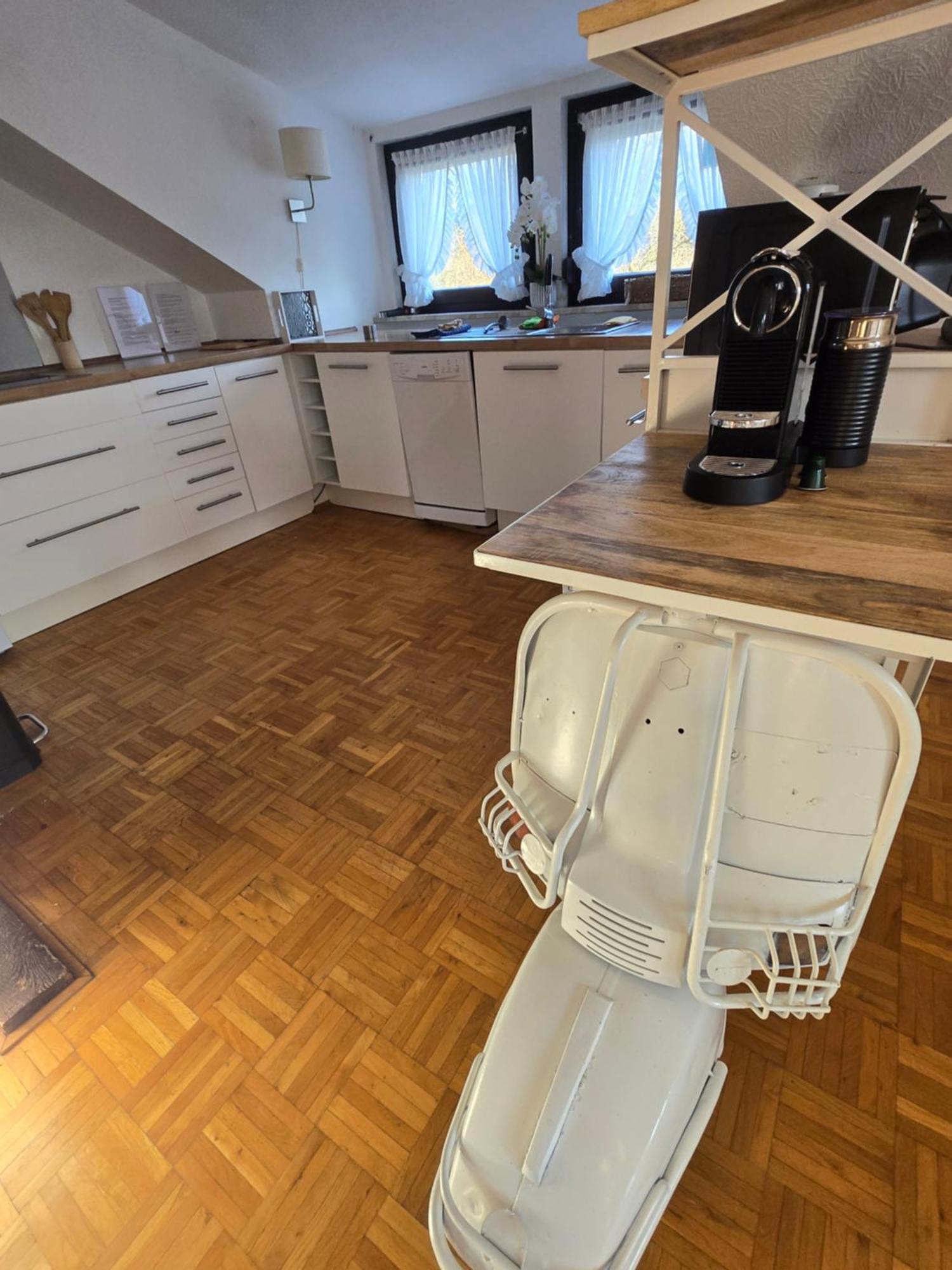 Exklusives 2 Dachstudio Mit Kamin Perfekte Lage Fuer Phantasialand Und Koeln Messe Inkl Parkplatz Und Vollausstattung Apartment